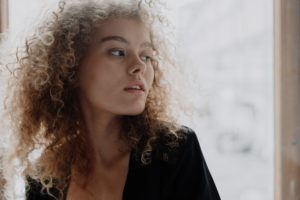 Zabieg modelowania twarzy to jedna z ofert Kliniki medycyny przeciwstarzeniowej The Beauty Doctors Olsztyn